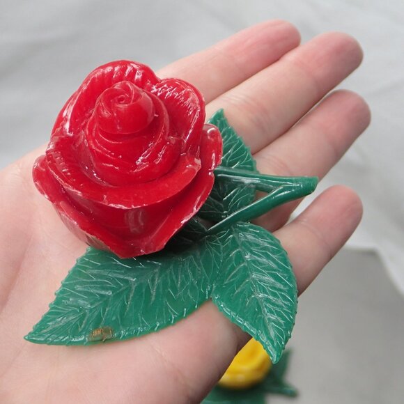 Vintage 1960s Plastic Rare Rose Salt and Pepper Shakers Flower Matching Pair - Picture 13 of 14